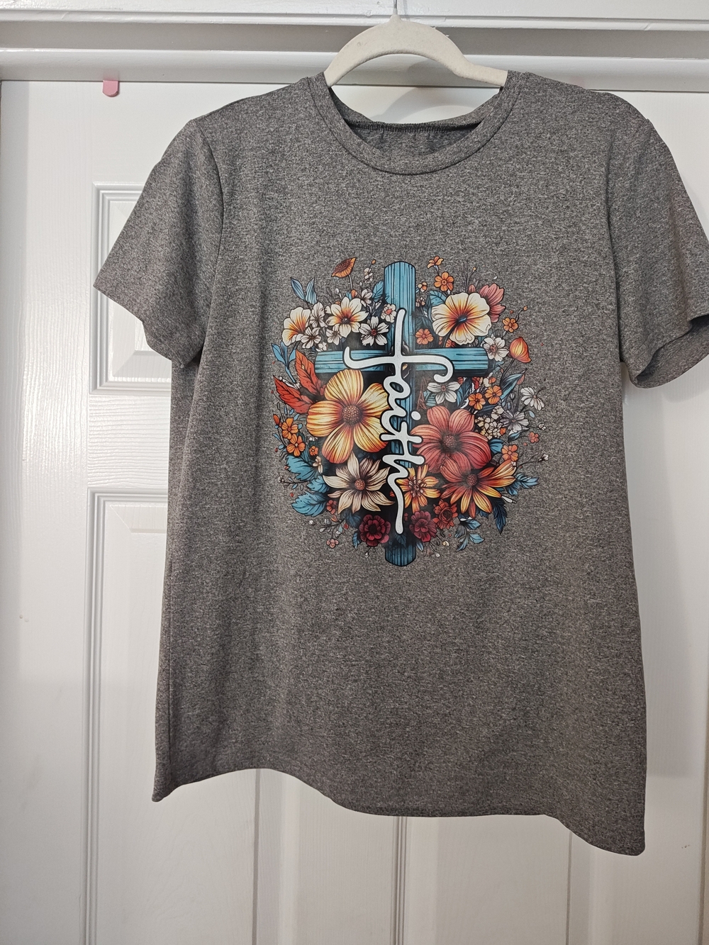 Source Unknown Gray Graphic Tee with Floral Cross